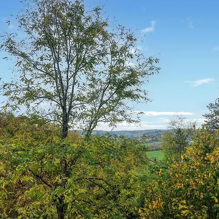 2 Bedroom Gorgeous In Pays De