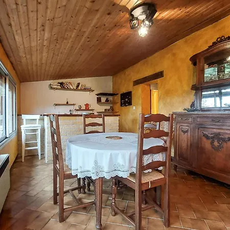2 Bedroom Gorgeous In Pays De Casa vacanze