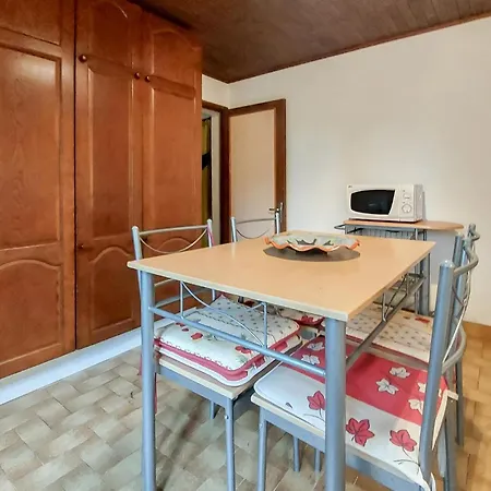 2 Bedroom Gorgeous Home In Pays De Belves Feriehus *